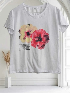 REMERA FLORES