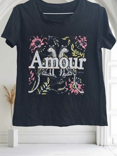 REMERA AMOUR FLOWERS - comprar online