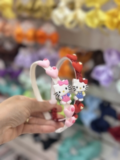 TIARA HELLO KITTY CORAÇÃO - comprar online