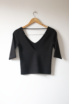 Blusa Gabi fundo dourado - Trama