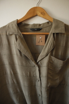 Camisa Livia Cropped Verde - Trama