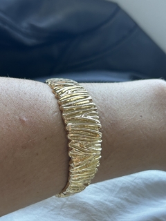 Bracelete luxo riscado dourado na internet