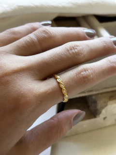 Anel trançado com zirconias dourado - comprar online