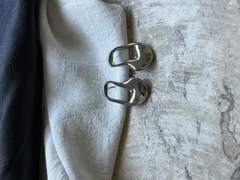 Brinco orgânico minimalista ródio branco