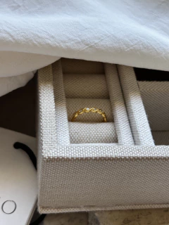 Anel trançado com zirconias dourado
