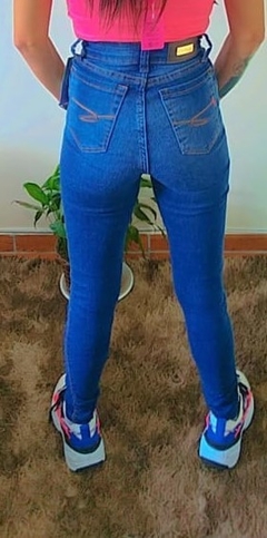 Calça Sal e Pimenta bordada - comprar online