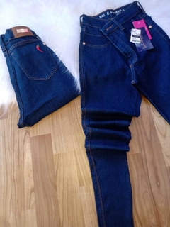 Calça Sal e Pimenta bordada