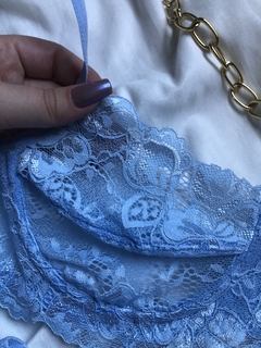Conjunto em renda e calcinha asa delta na internet