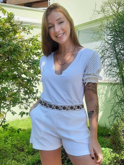 Blusinha feita em malha com elastano com manga bufante – Carol - comprar online