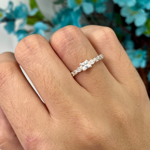 Anel Quadrado Cravejado 925