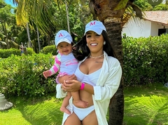 Boné mãe e filha (o) na internet