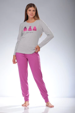 Imagen de 855 - Pijama De Interlock Manga Larga Gris Con Estampa Y Pantalón Largo Liso Con Puño