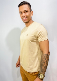 CAMISETA BÁSICA Palha