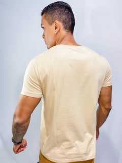 CAMISETA BÁSICA Palha na internet