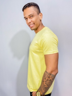 CAMISETA BÁSICA Amarela - comprar online