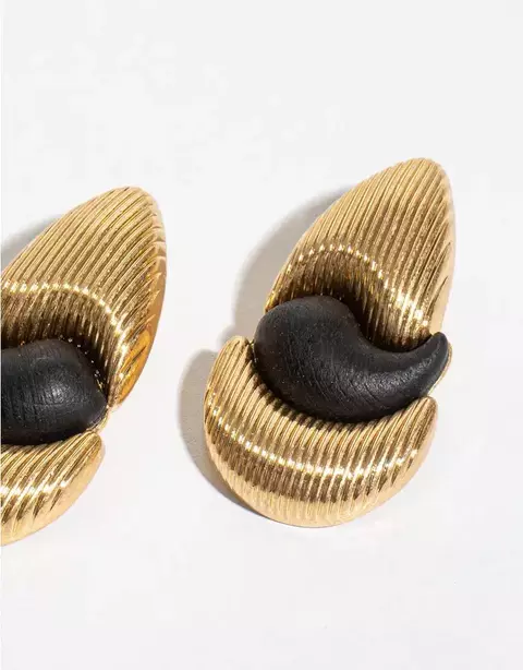 Aretes dorados y madera - comprar online