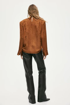 Blusa Dolán con Hombreras - Mezcal