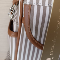 Jogo de Bolsa e Frasqueira com trocador Gade Baby Coleção Listrada Bege - comprar online