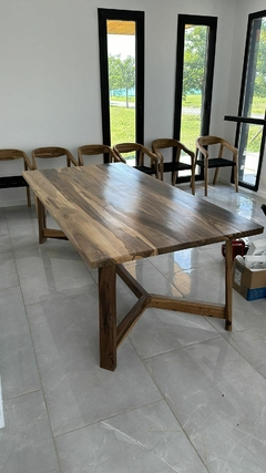 Mesa con estructura de madera - 2m x 1m