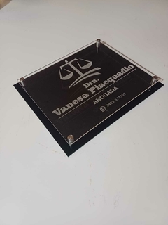 Imagen de Placa Profesional de Acrilico Grabada 40x35