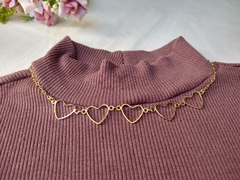 Chocker com cinco corações na internet