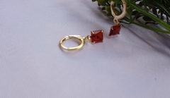 Brinco argolinha articulável vermelho