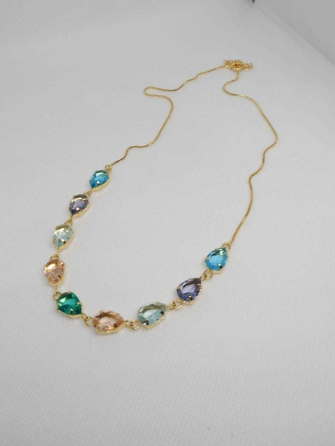 Colar com zircônias coloridas