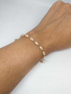 Pulseira com pérola achatada banhada a ouro - loja online