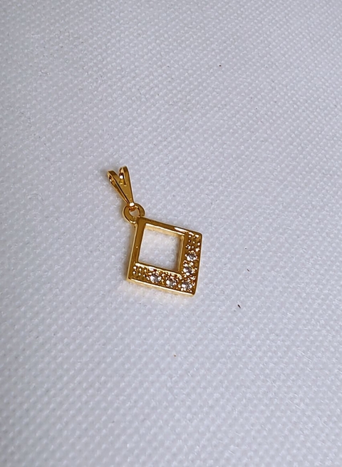 Pingente quadrado com zircônia