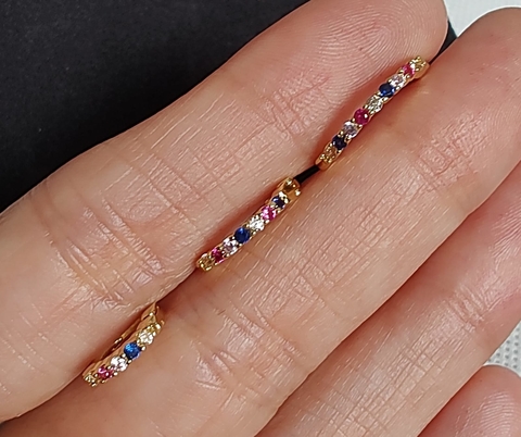 Brinco trio de argolas com zircônias