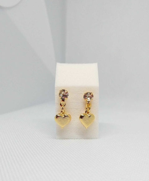 Brinco com pingente coração