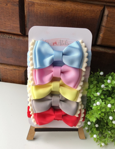 LAÇO GRAVATINHA COM POMPOM - UNIDADE