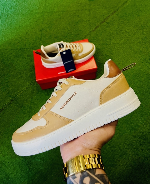 Tênis Aeropostale casual Off white/ Caramelo