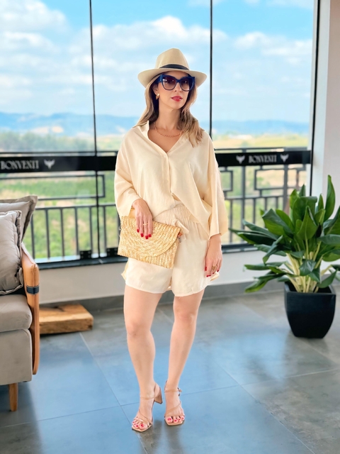 Conjunto de camisa manga curta e shorts com elástico na cintura