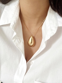 Colar gota G banhado a Ouro 18k