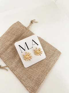 Brinco coral banhado a Ouro 18k - MLA semijoias