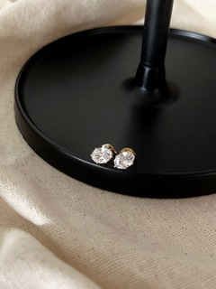 Brinco ponto de luz oval G banhado a Ouro 18k