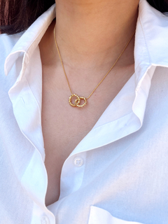 Colar elos entrelaçados banhado a Ouro 18k