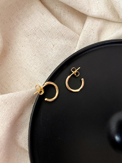 Brinco de argola P 2mm básica banhado a Ouro 18k