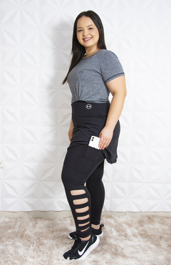 Saia-Calça Preta com detalhes na perna - comprar online