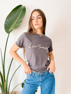 remera love yourself - tienda online