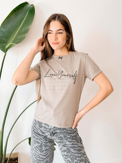 remera love yourself - comprar online