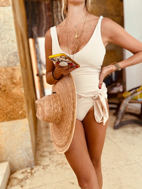 Completo nude con pareo