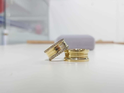 Alianças em Moedas Antigas 10mm Retas Cravejada