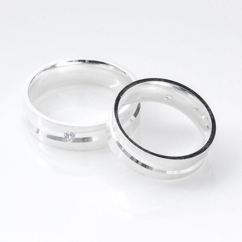 Alianças em Prata 6mm Retas Friso Ondulado e Pedra