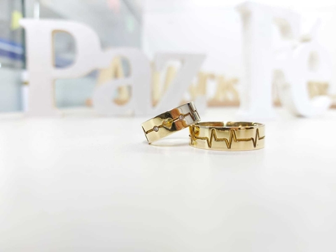 Alianças em Moedas Antigas 8mm Retas com Batimentos Cardiacos e Coração Vazado