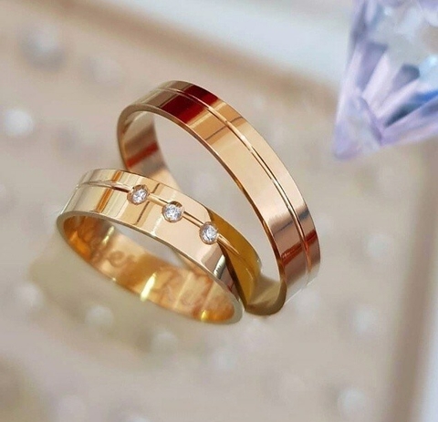 Par de Alianças em Moedas Antigas 6mm Retas 3 Pedras Cravejadas