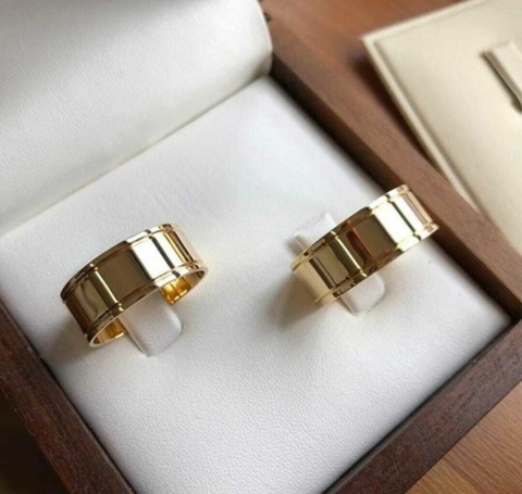 Par de Alianças de Moedas Antigas 8mm Retas Frisos