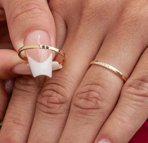 Par de Alianças em Moedas Antigas 2mm abauladas com Pedras