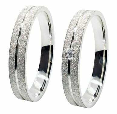 Par de Alianças em Prata 950 4mm Retas Friso Central e Jateado